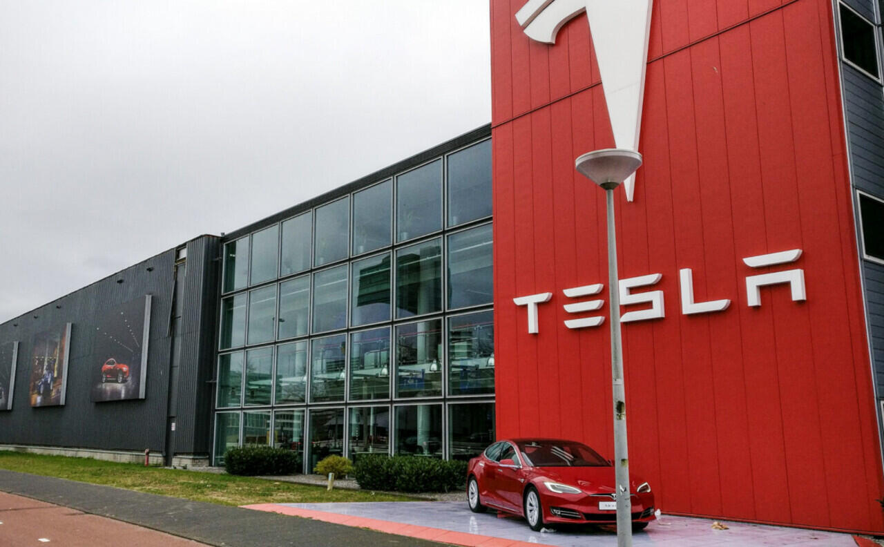 Tesla удивила: прибыль просела, но акции взлетели на 10%