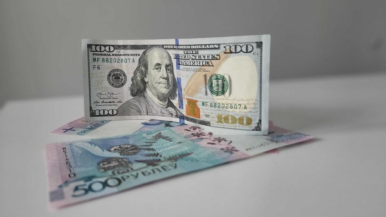Что остановило падение доллара ниже 3 рублей? Прогноз по валютам