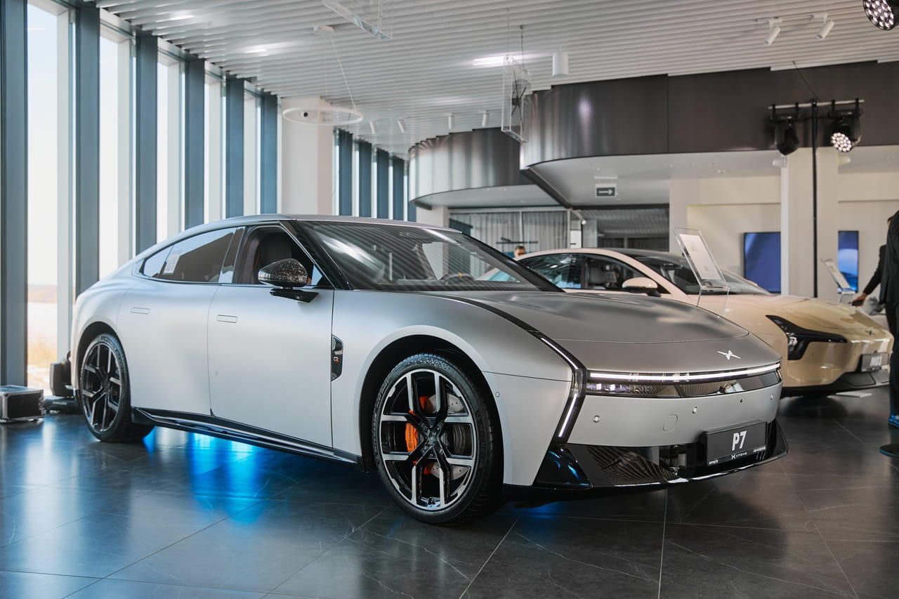 Переплатить за «официальный» или сэкономить? Почему с электромобилями это уже не очевидный выбор