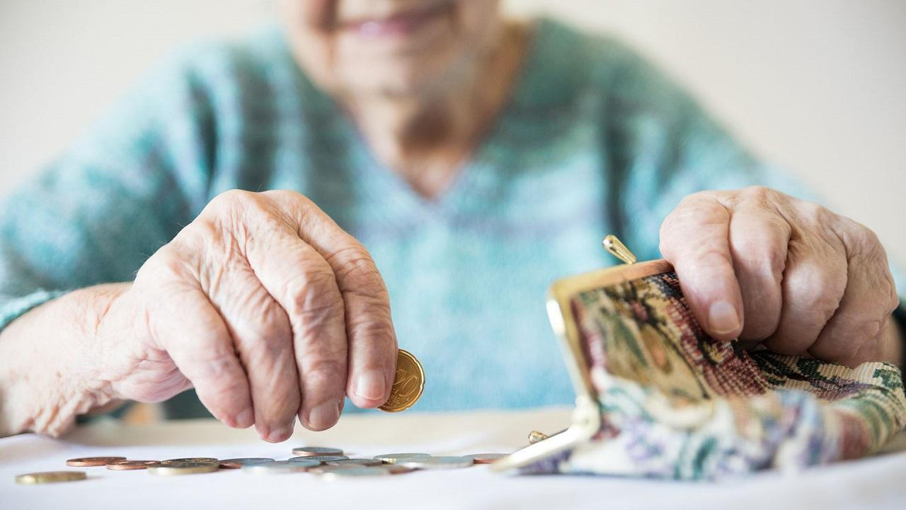 Прибавка к пенсии за вредность: кому положена и что по сумме