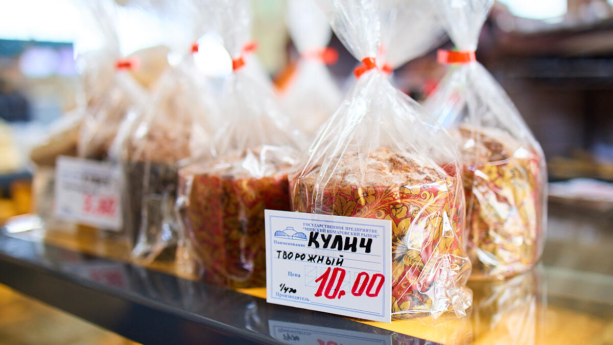 Сколько стоят куличи и яйца к Пасхе: сходили на Комаровку и проверили цены