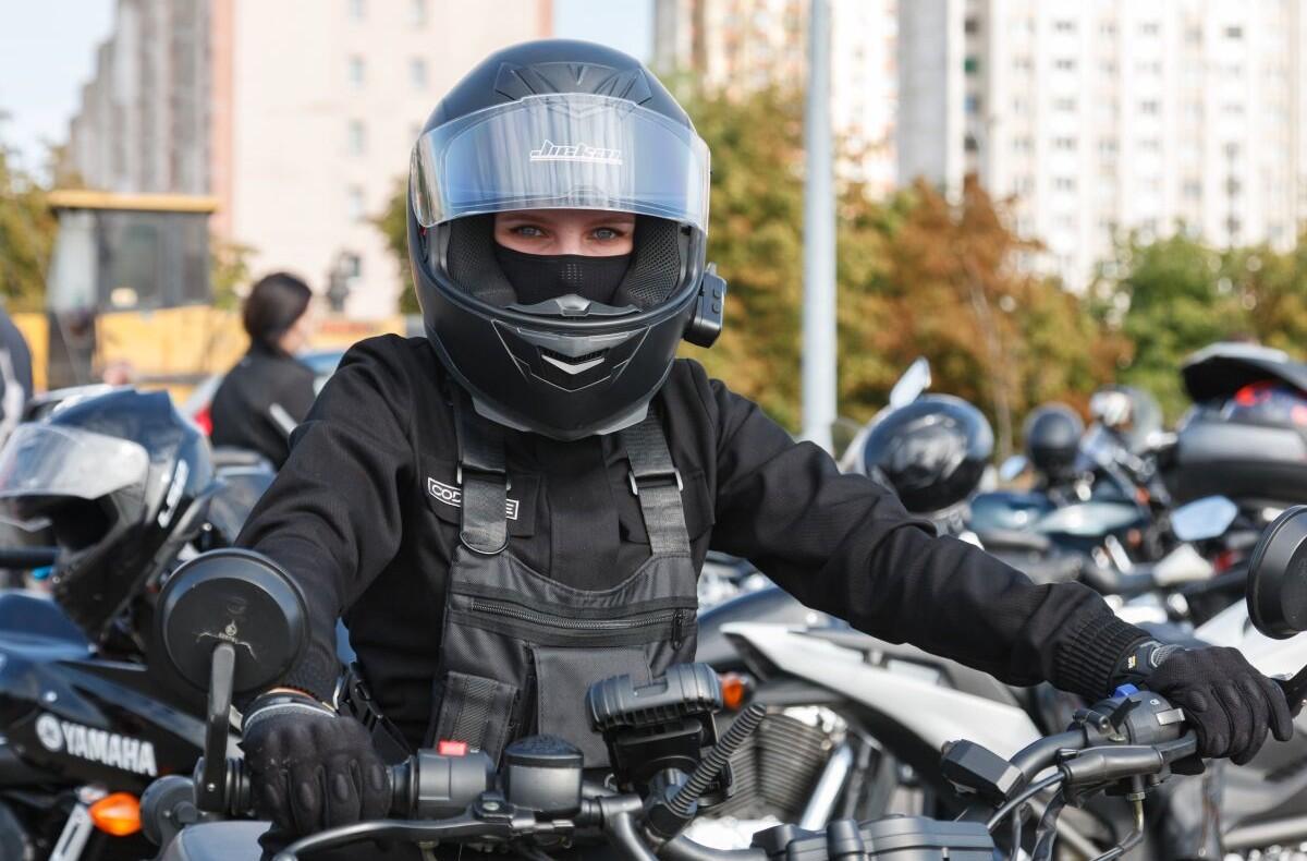 «Расходы за прошлый сезон составили 575 рублей». Белоруска рассказала, каково быть мотодевушкой 