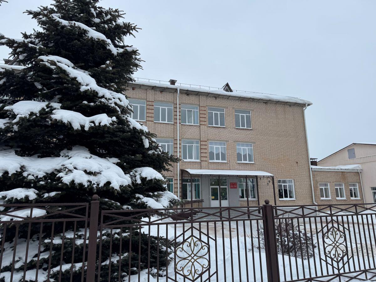 Белорусы рассказали, как относятся ко дню встречи выпускников и сколько денег готовы потратить 