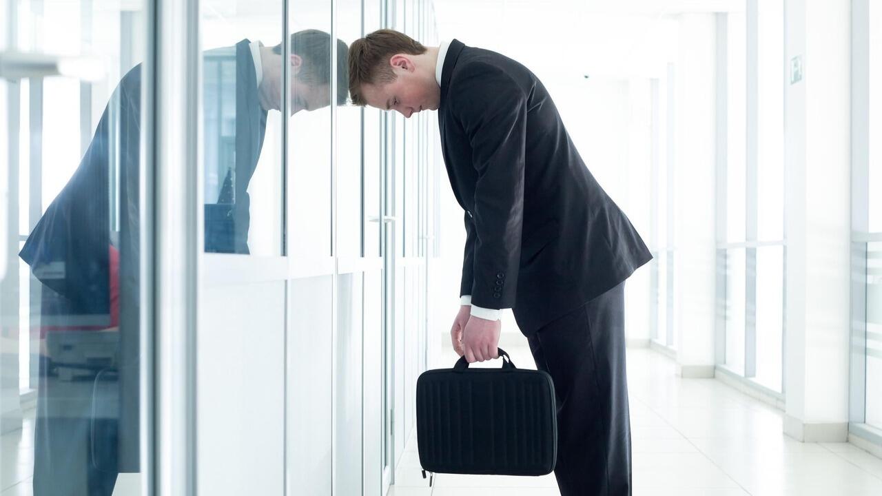 Когда белорусов могут отстранить от работы