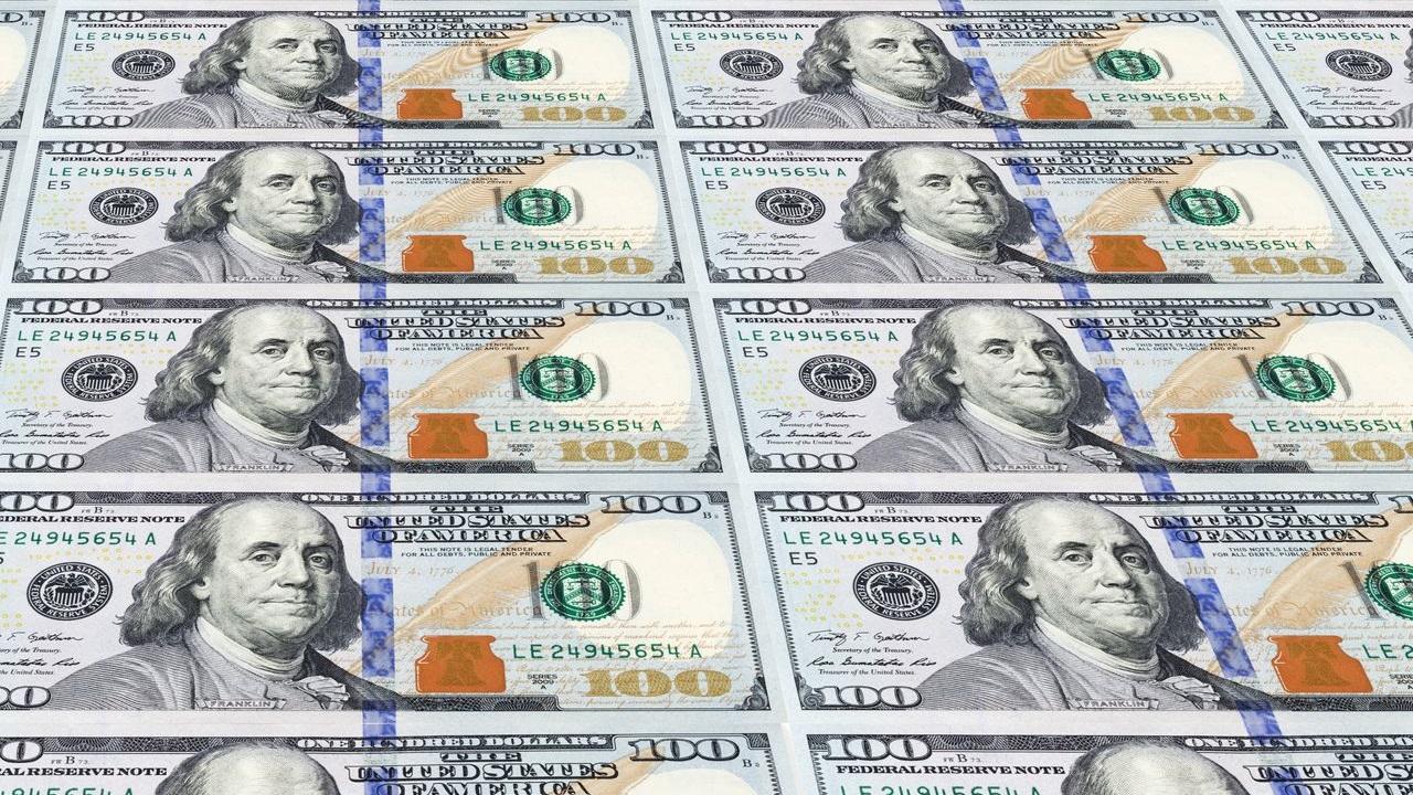 Узорные деньги. Кошелек maison margiela dollar. 11 доларов. 20 баксов. Пачка доллара на стене креативная картина.