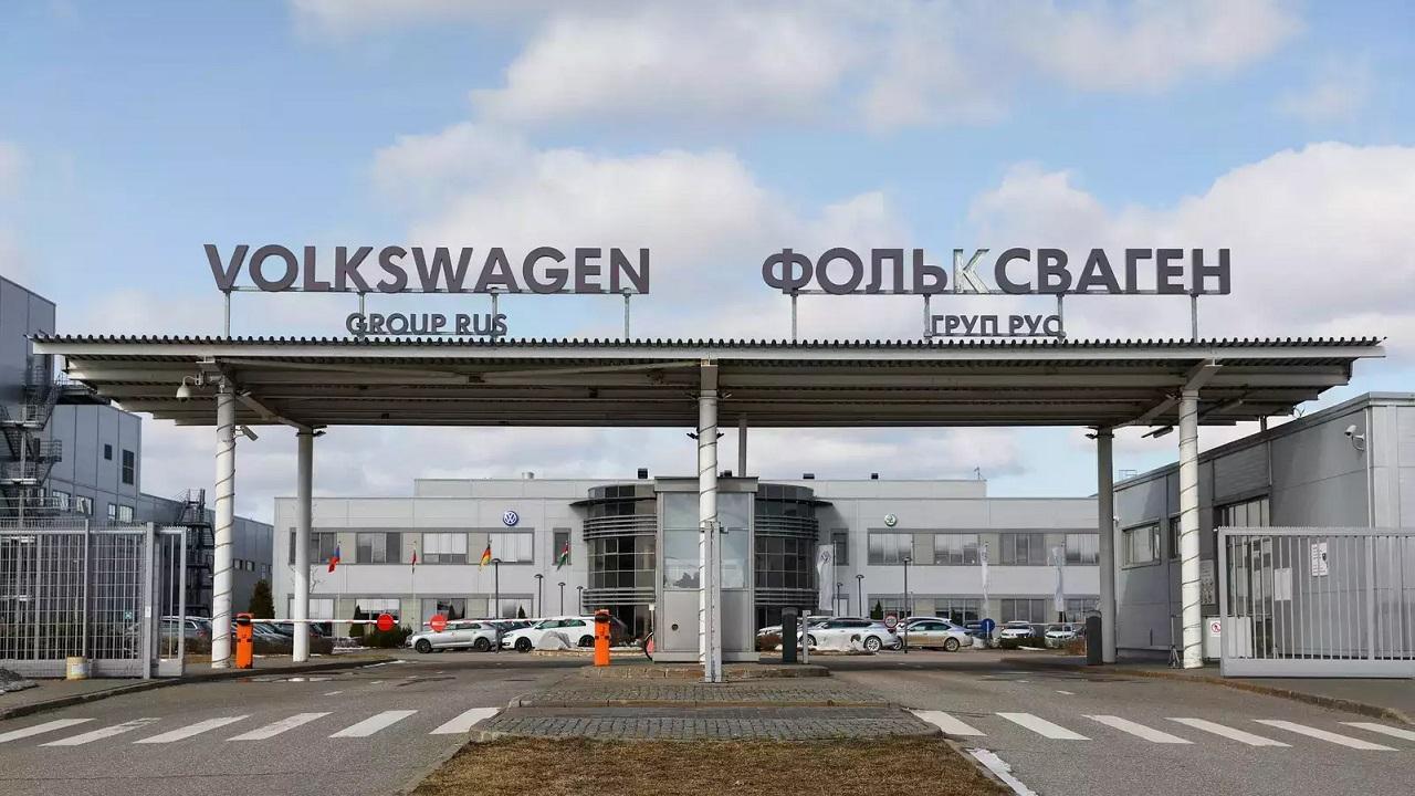 Стало известно, за сколько Volkswagen продал бизнес в России