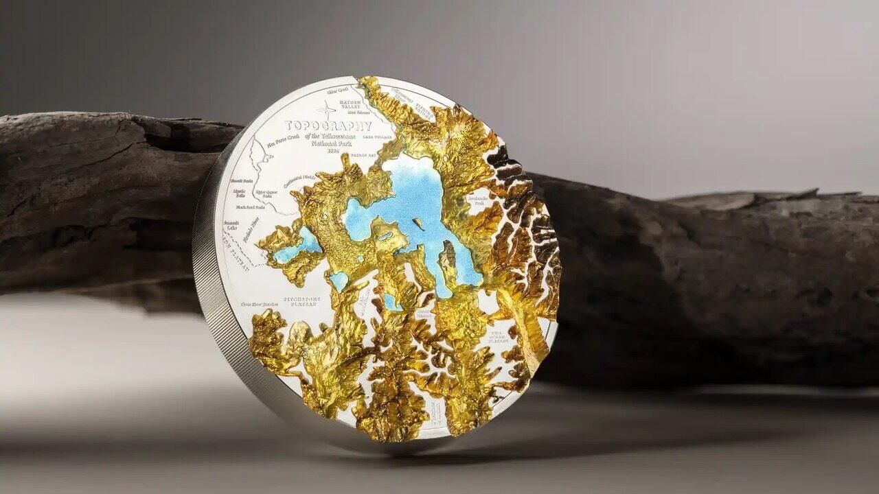 Всего 77 штук: выпущены цветные килограммовые монеты