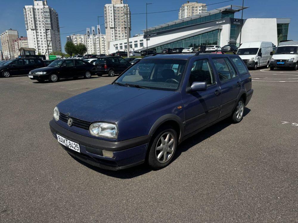 В Минске Volkswagen Golf III выставили за 100 рублей. Но есть нюанс