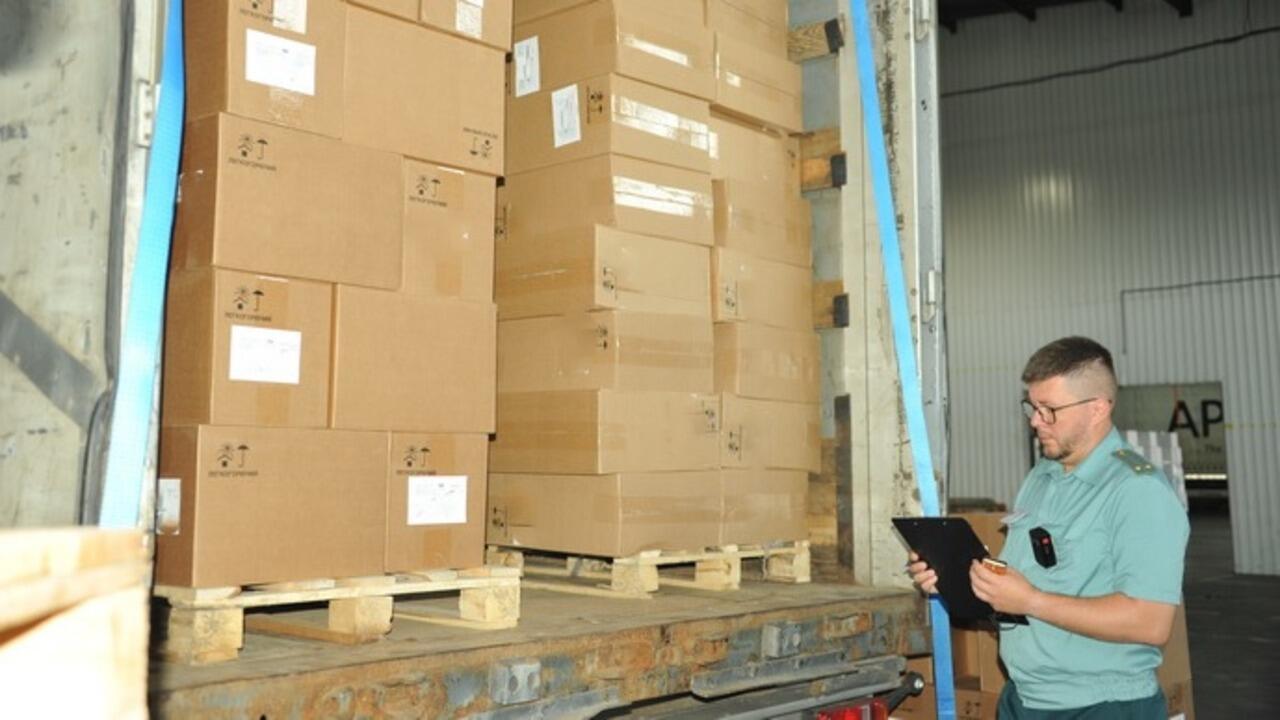 Фура из Беларуси везла квас только на бумаге: что нашли таможенники