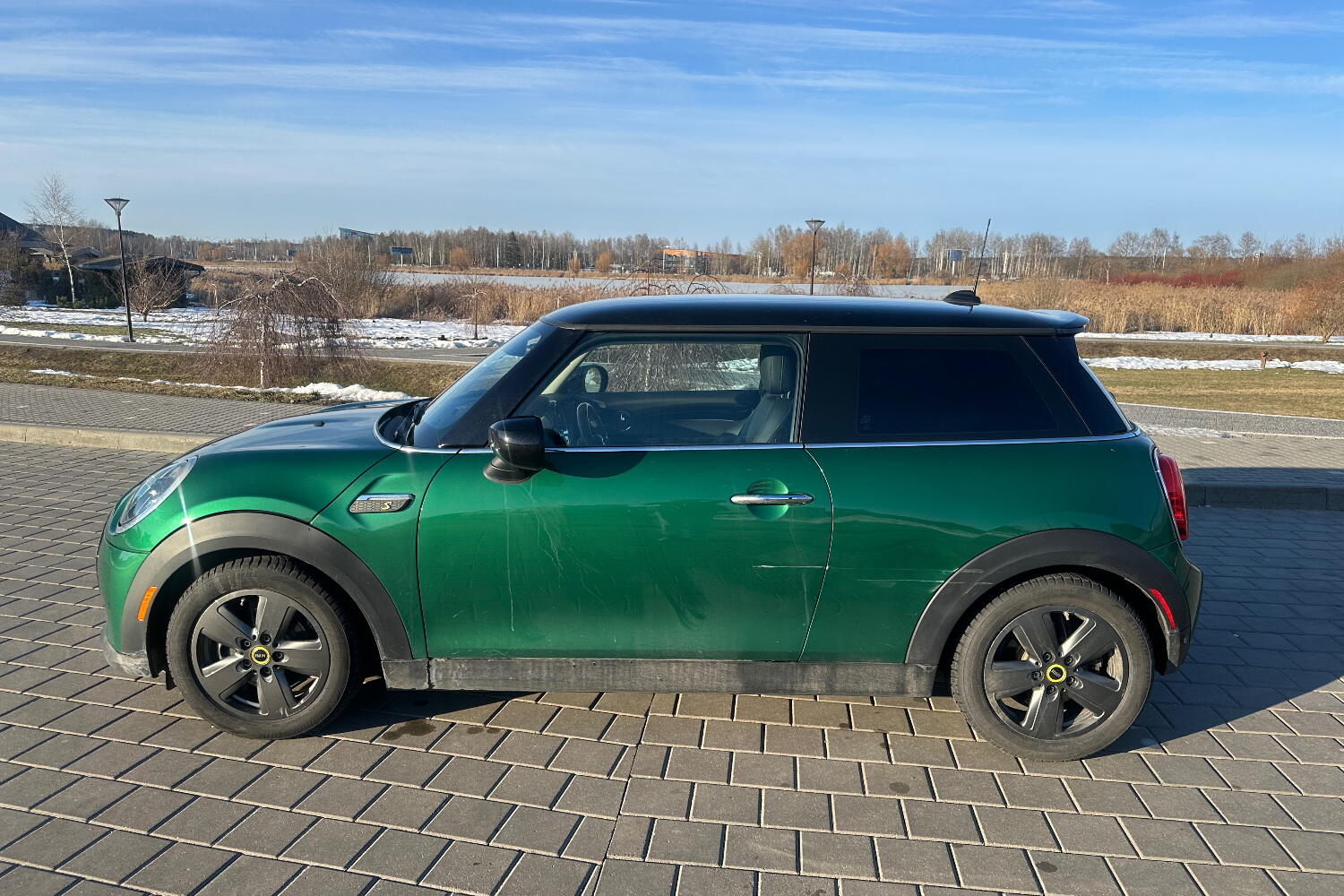 владелица MINI Cooper SE