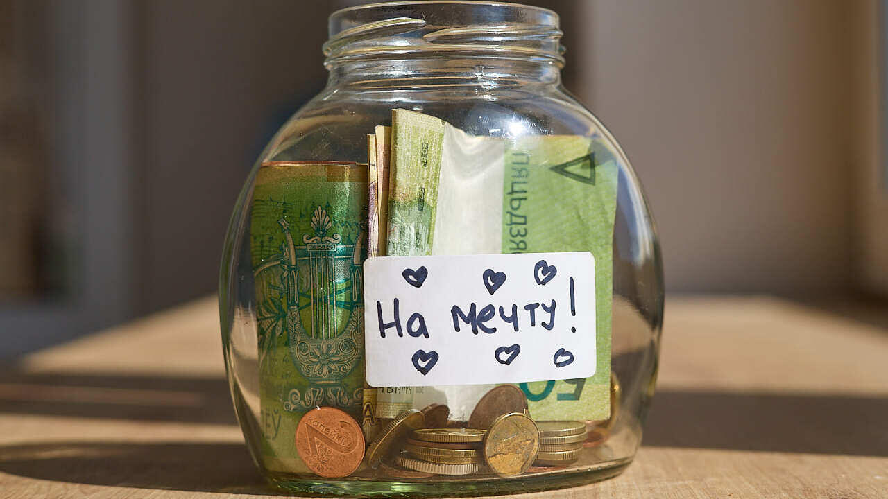 «За час могу потратить почти все деньги». Нашли белорусок, которые тонут в импульсивных тратах