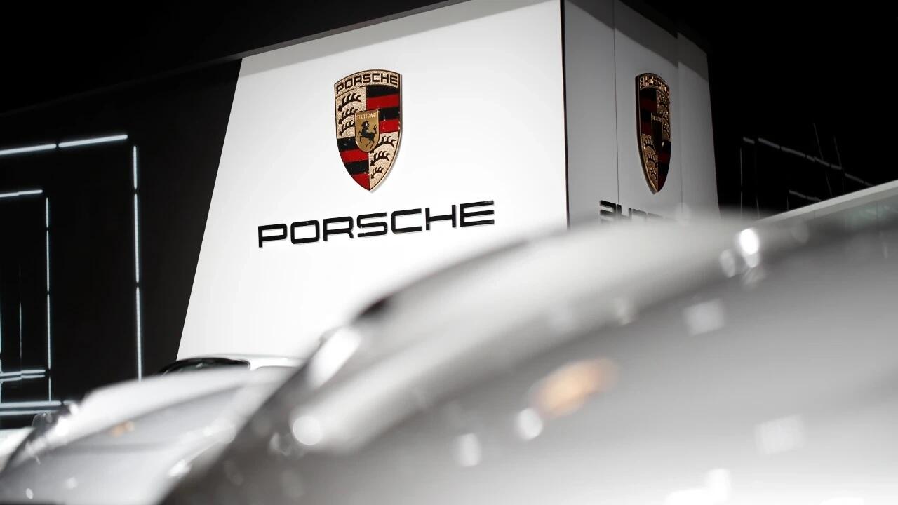 Porsche снова возглавил рейтинг люксовых брендов: кто еще вошел в топ
