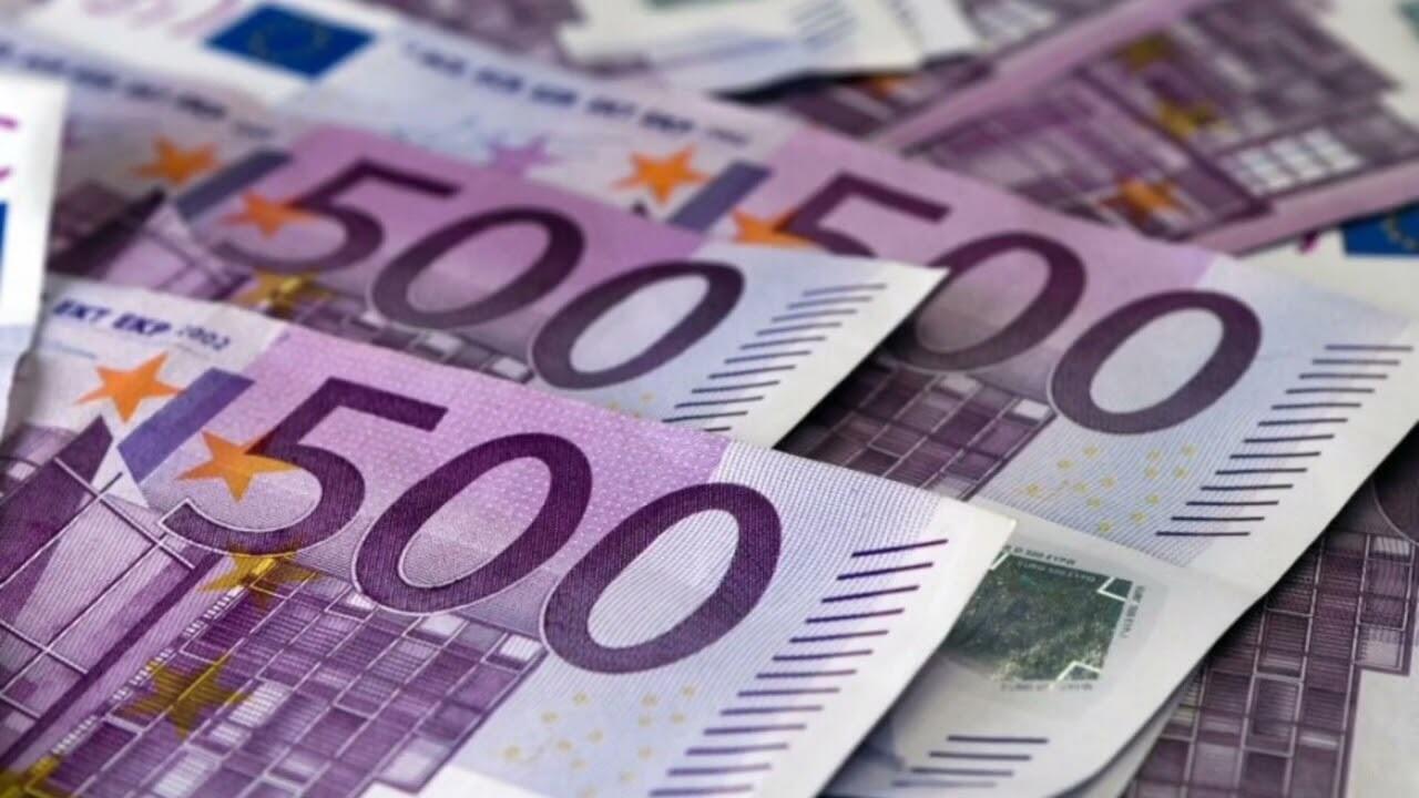 Сувенирные евро вместо денег: как в банке Гомеля пропали 90 тысяч рублей