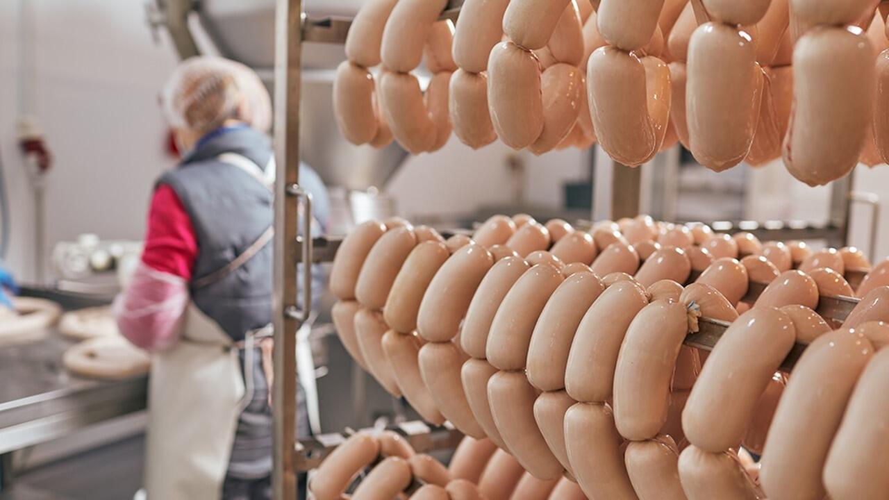 Брестский мясокомбинат ищет работников: какие зарплаты предлагают