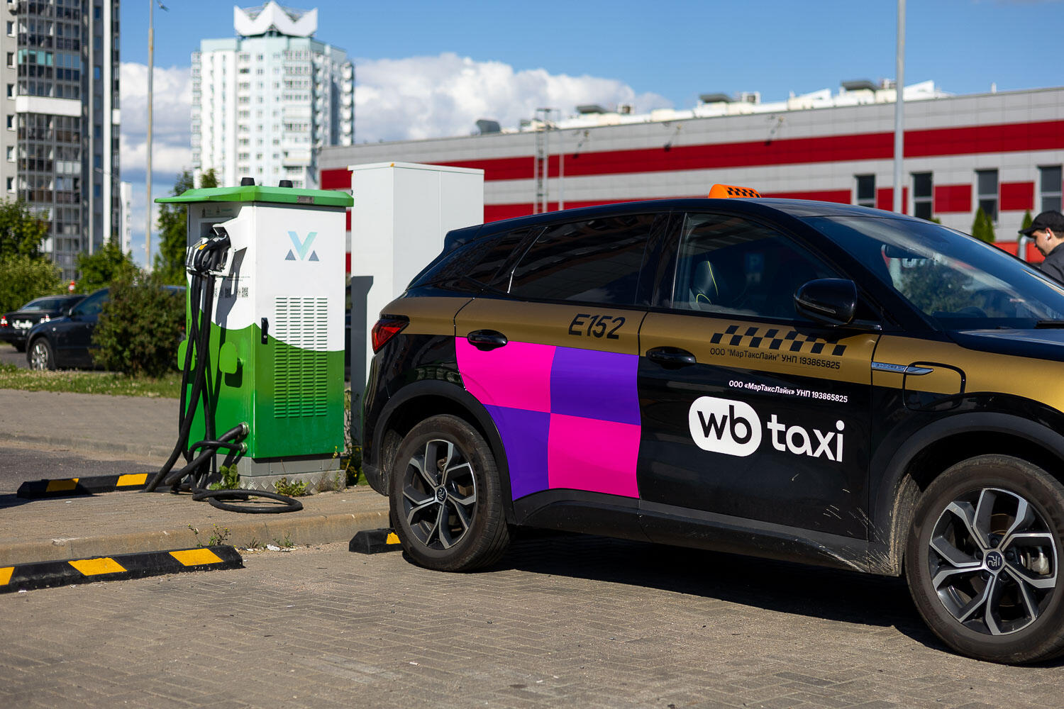 «За день “поднимаю” 650 рублей». Водители WB Taxi рассказали, сколько получают на самом деле