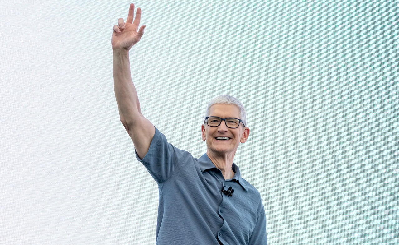 Ушла эпоха: Тим Кук покинул пост гендиректора Apple. За время его работы компания подорожала в 13 раз