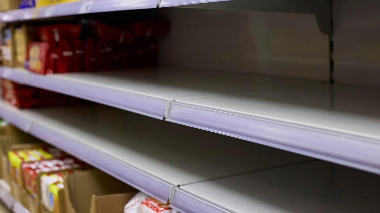 Жители деревни пожаловались в МАРТ на пустые полки магазина. Что было дальше?
