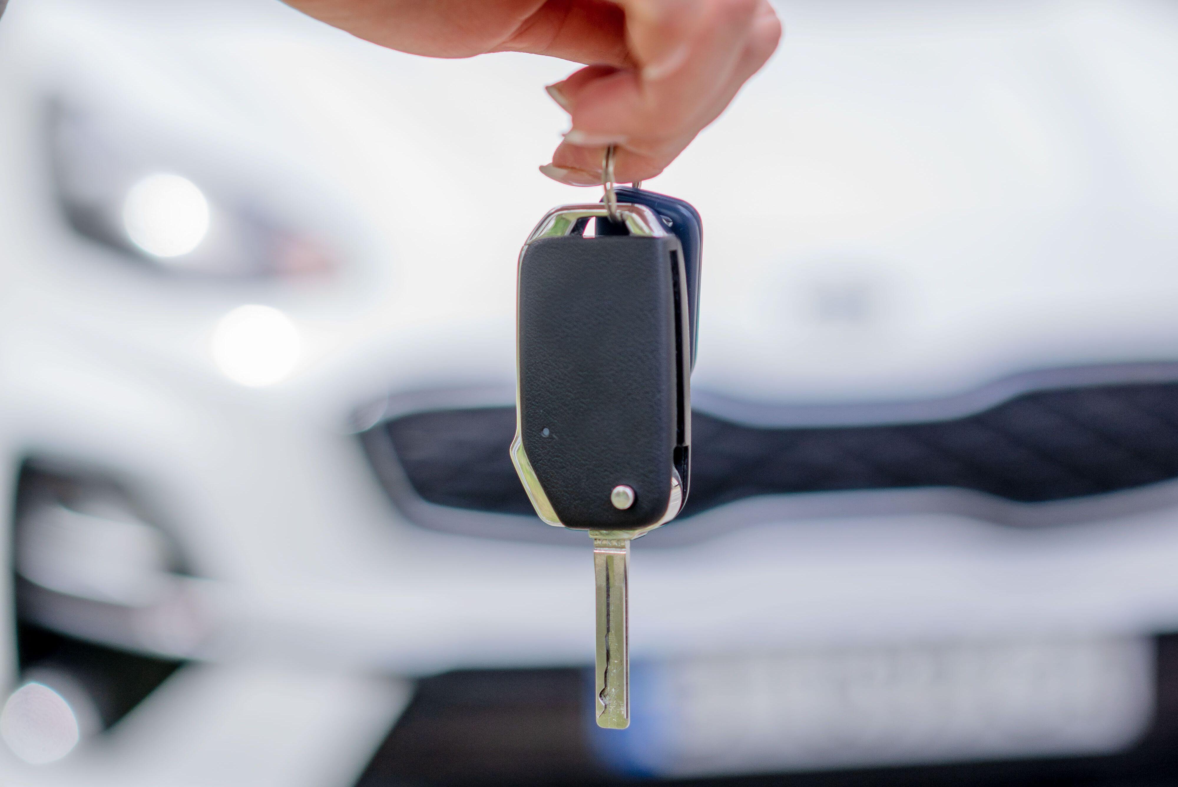 Автомобиль продан, а налог приходит. В Минфине назвали причину