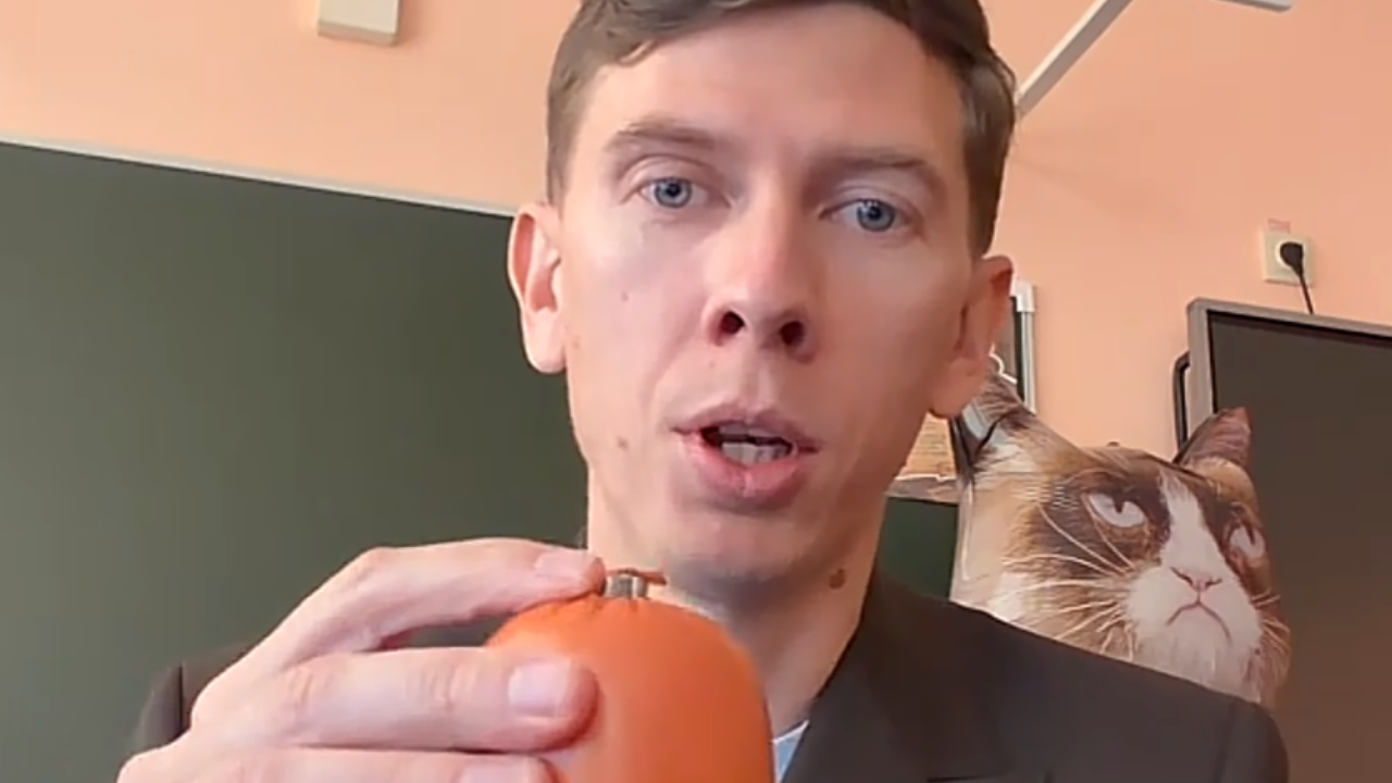 «Ни одного букета цветов». Учитель-мужчина рассказал о полученных подарках на 1 сентября