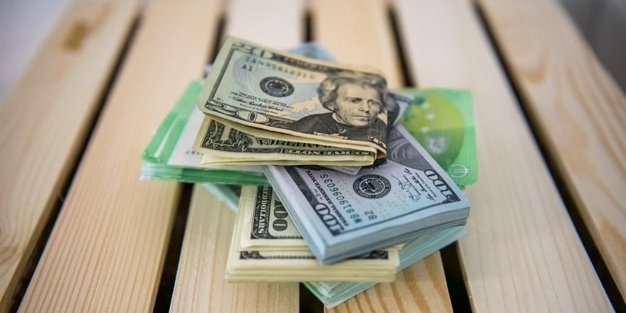 Курсы валют на 16 апреля 2021: доллар  падает в цене