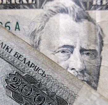 На рынке валюты во всех сегментах   сложился чистый спрос