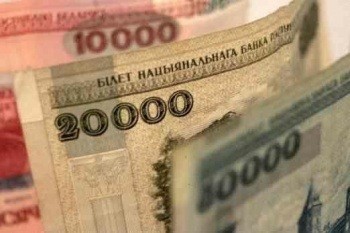 Экономист предложил правительству начать плавную девальвацию рубля