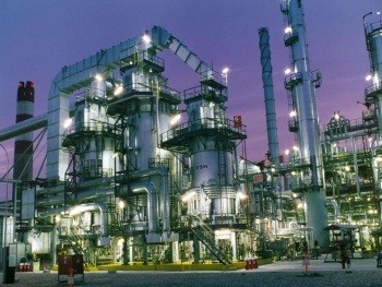 Ураган закрыл нефтеперерабатывающие заводы