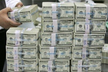 На валютных торгах четверга курс доллара снизился