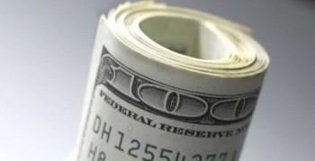 Курс доллара вырос на валютных торгах четверга