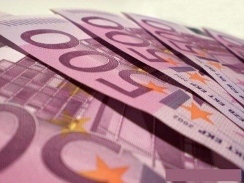 Курс евро достиг очередного максимума на валютных торгах понедельника