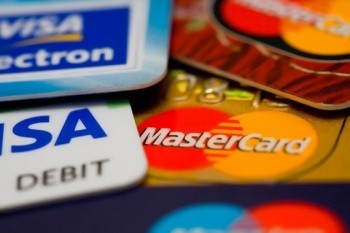 "Банковские пластиковые карточки" заменены на "платёжные"