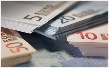 Курс евро установил очередной рекорд на валютных торгах