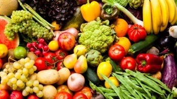 За март в Беларуси незначительно подешевели фрукты и подорожали услуги ЖКХ