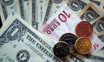 Курс доллара и евро вырос на валютных торгах понедельника