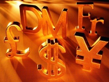 Курс доллара вырос, а евро и российского рубля снизился на торгах в четверг