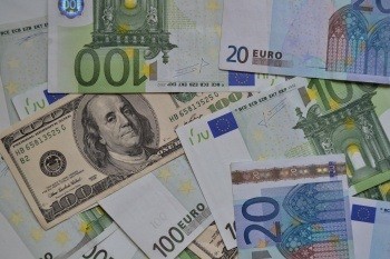 Белорусский рубль снизился к основным валютам на торгах 7 мая