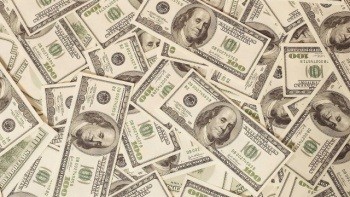 Торги в понедельник: курс российского рубля упал