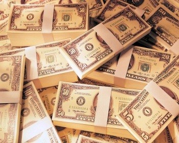 Торги во вторник: доллар продолжает удивлять 