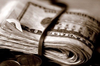 На торгах 8 июля доллар остался неизменным