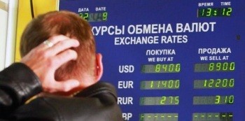 Белорусы снова скупают валюту