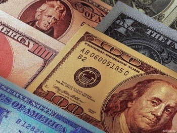 На торгах 19 июля курс доллара снизился 