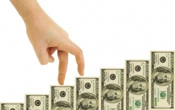 На торгах 5 августа курс евро и российского рубля подскочили