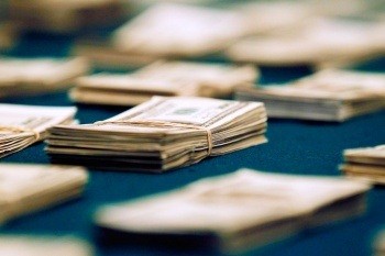 Валютные депозиты теряют доходность: лучшие варианты сроком до 1 года