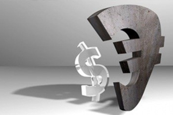 На торгах 18 сентября белорусский рубль ослаб к доллару, евро и российскому рублю