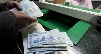 В январе-июле 2013 г. денежный доход на одного белоруса был равен 3 652 тыс руб. в месяц