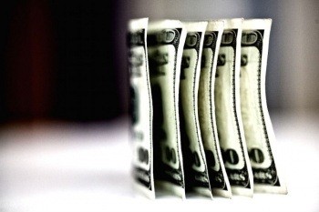 На торгах 2 октября белорусский рубль снова ослаб к доллару