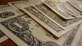 Плавная девальвация продолжается, доллар и евро снова выросли