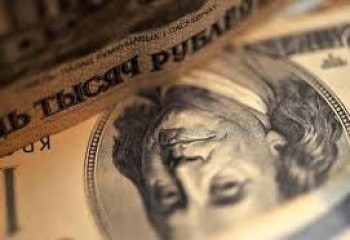 На торгах 31 октября курс доллара снова превысил исторический максимум