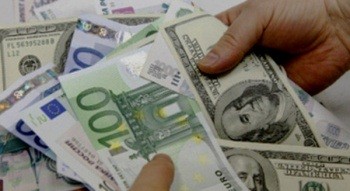 Торги БВФБ, 19 ноября: доллар и евро растут, рубль «задумался»