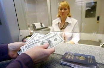 Чистая покупка иностранной валюты населением в ноябре уменьшилась на 37%